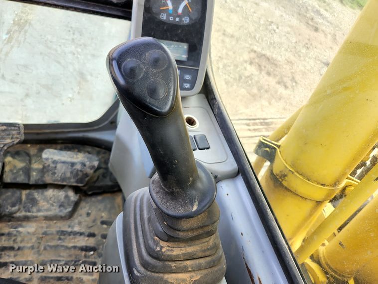 image for item KE9739 2005 Kobelco SK135SRLC-1E  excavator