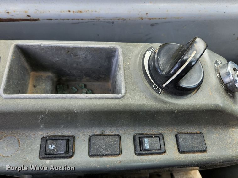 image for item KE9739 2005 Kobelco SK135SRLC-1E  excavator