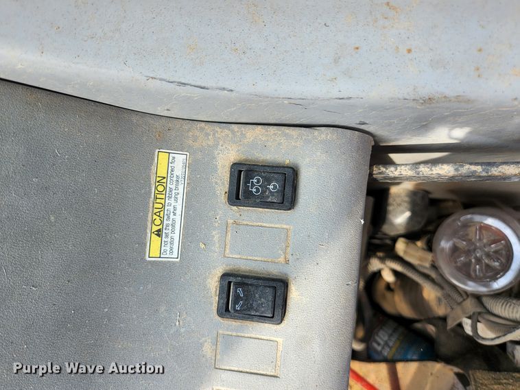 image for item KE9739 2005 Kobelco SK135SRLC-1E  excavator