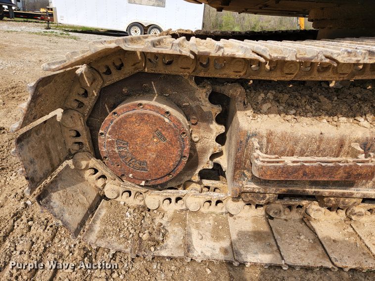 image for item KE9739 2005 Kobelco SK135SRLC-1E  excavator