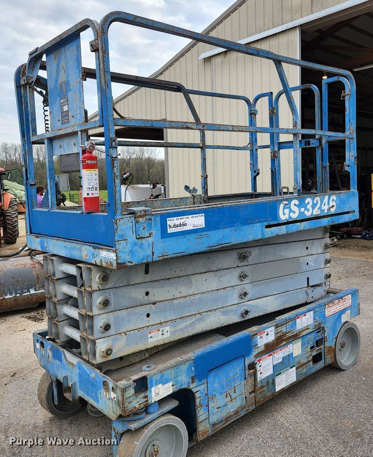 image for item KE9746 2014 Genie GS-3246  scissor lift