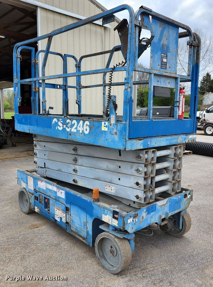 image for item KE9746 2014 Genie GS-3246  scissor lift