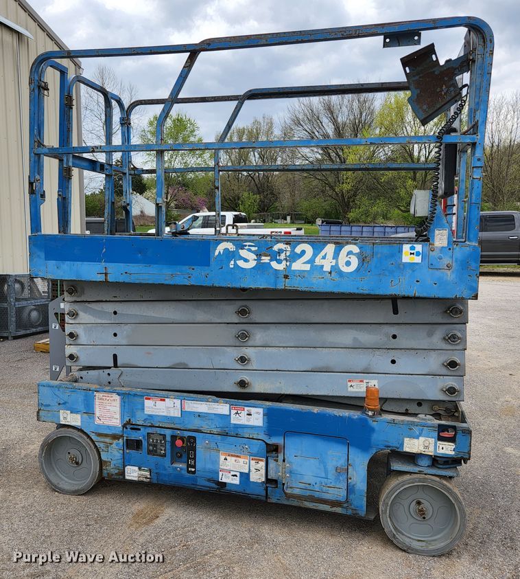 image for item KE9746 2014 Genie GS-3246  scissor lift