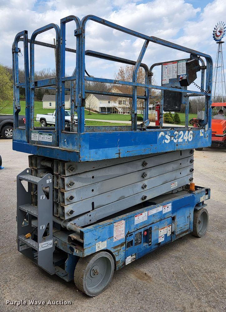 image for item KE9746 2014 Genie GS-3246  scissor lift
