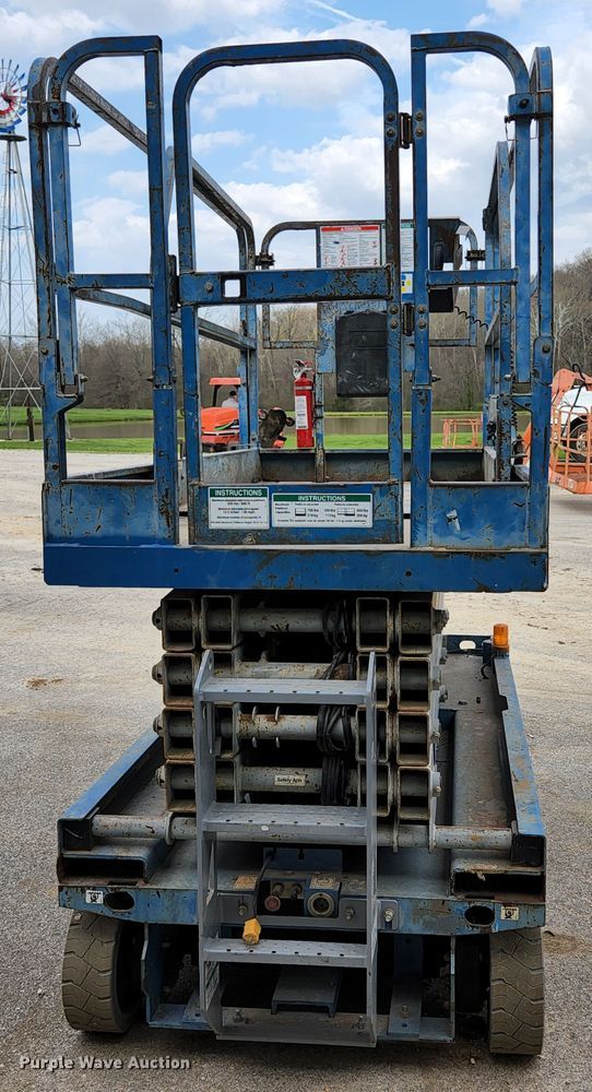 image for item KE9746 2014 Genie GS-3246  scissor lift