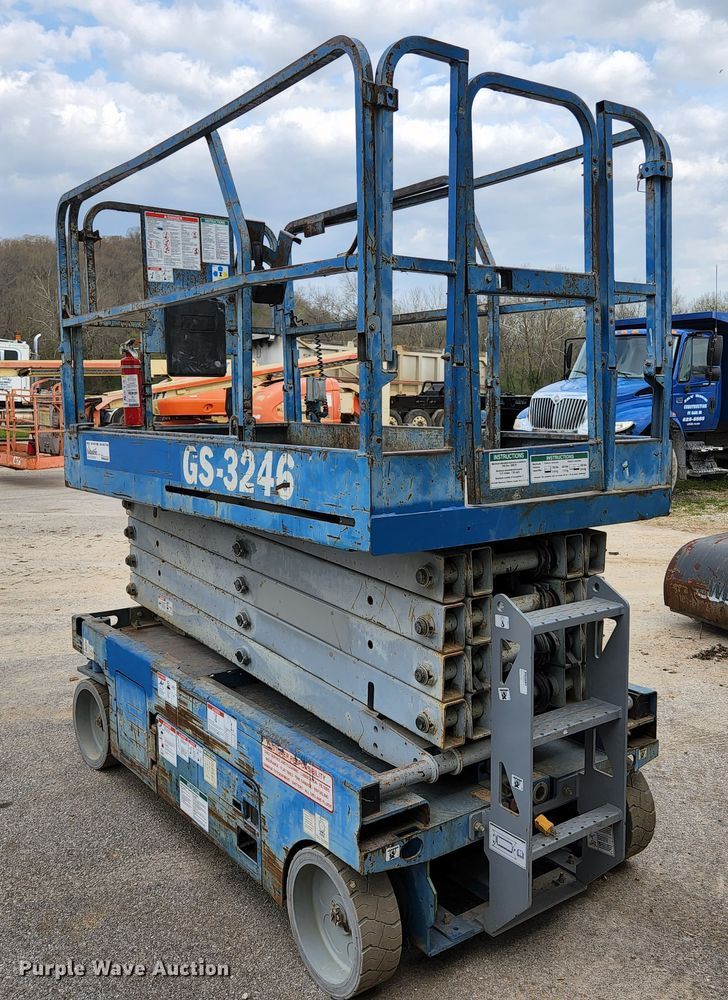 image for item KE9746 2014 Genie GS-3246  scissor lift