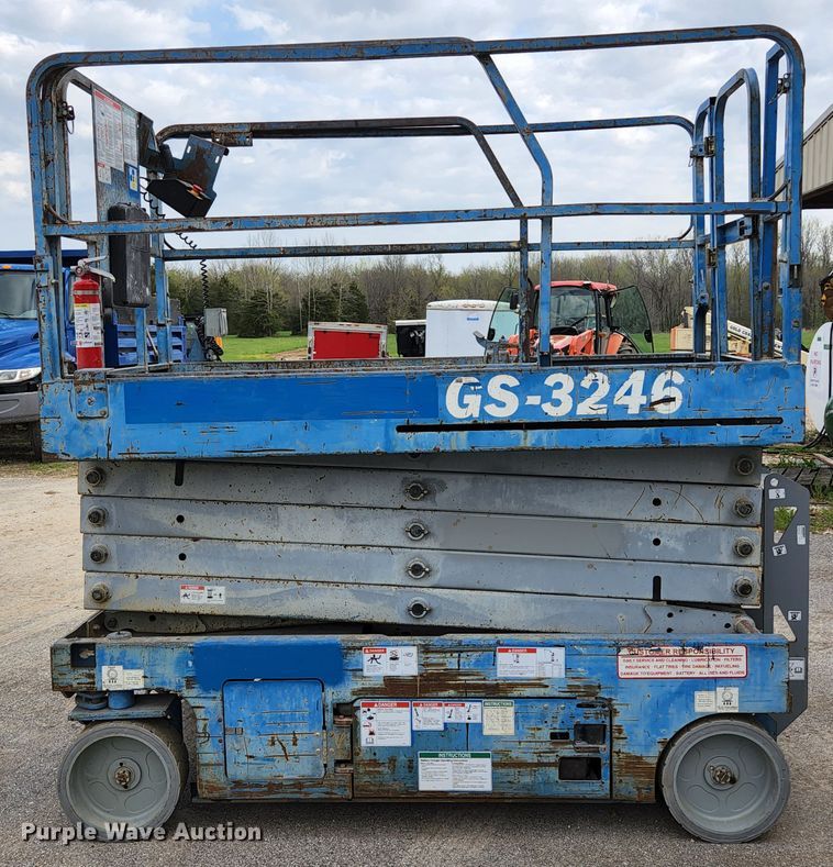 image for item KE9746 2014 Genie GS-3246  scissor lift
