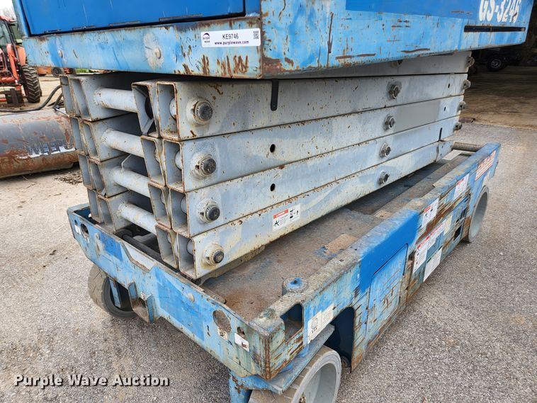 image for item KE9746 2014 Genie GS-3246  scissor lift