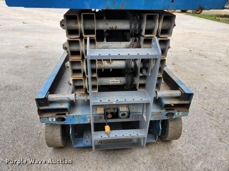 image for item KE9746 2014 Genie GS-3246  scissor lift