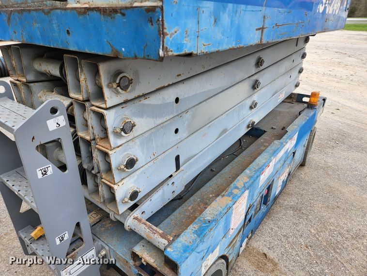 image for item KE9746 2014 Genie GS-3246  scissor lift