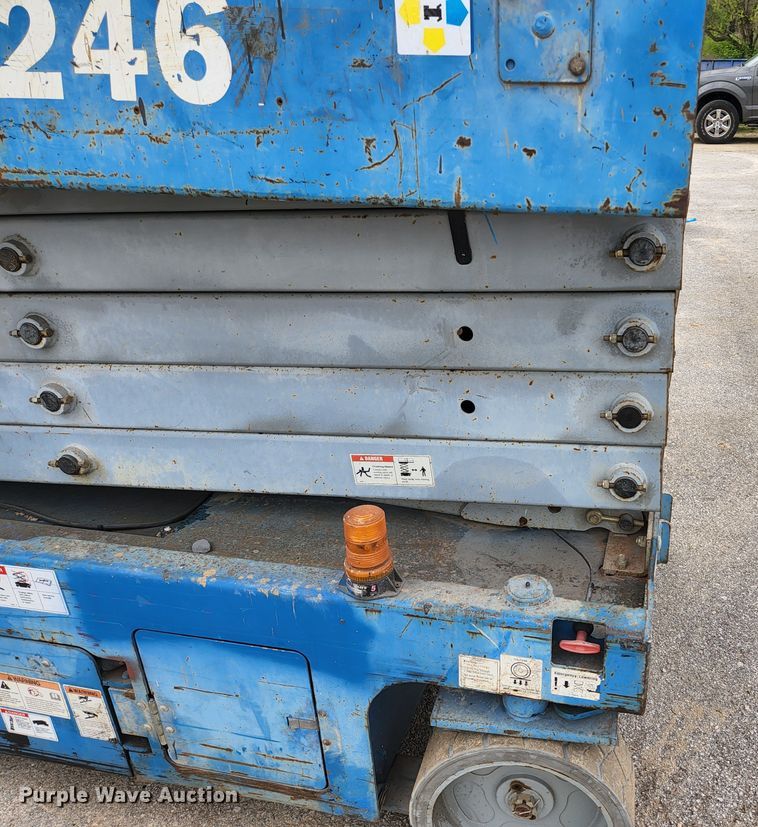 image for item KE9746 2014 Genie GS-3246  scissor lift