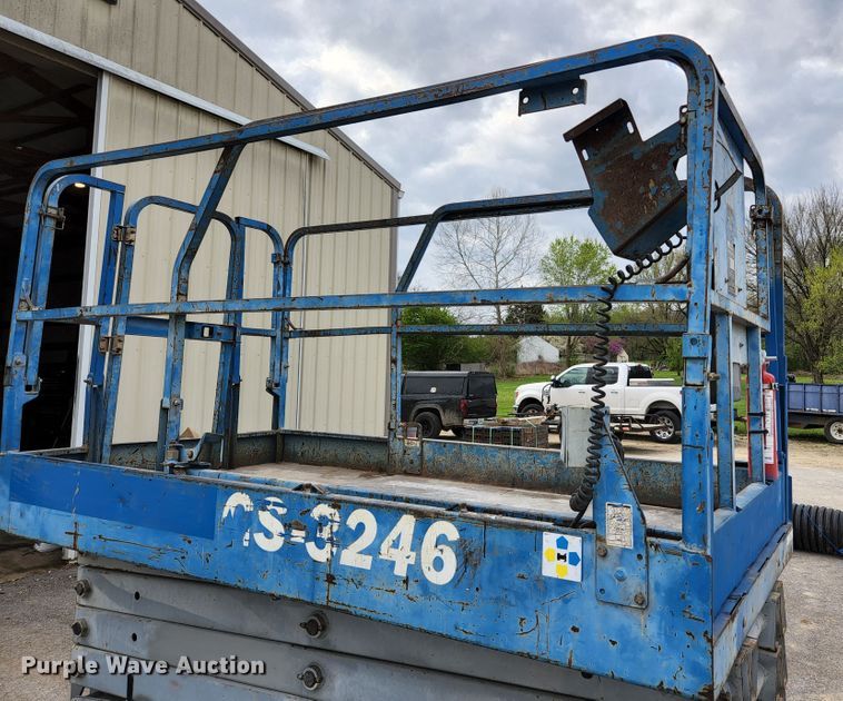 image for item KE9746 2014 Genie GS-3246  scissor lift