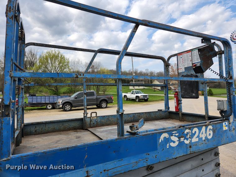 image for item KE9746 2014 Genie GS-3246  scissor lift