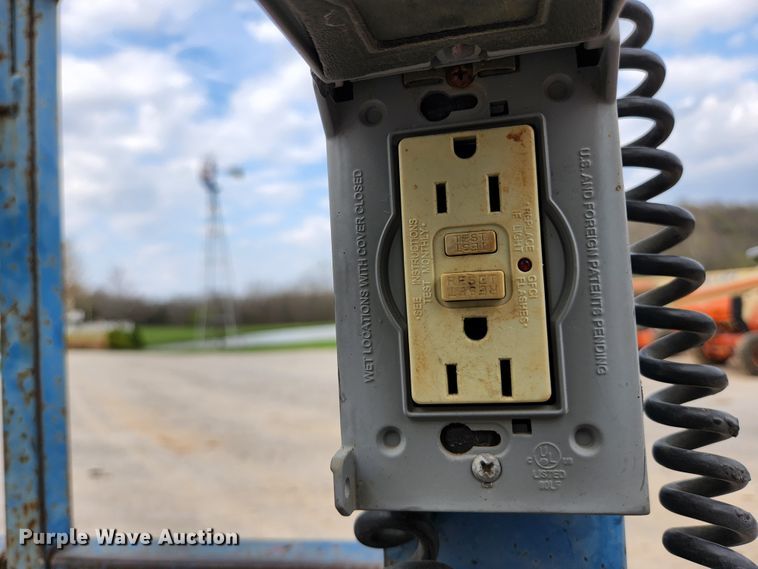 image for item KE9746 2014 Genie GS-3246  scissor lift