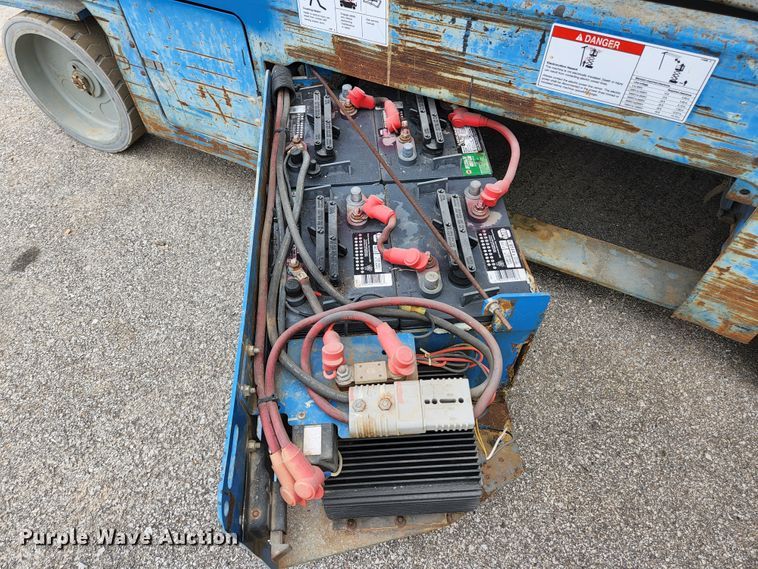 image for item KE9746 2014 Genie GS-3246  scissor lift