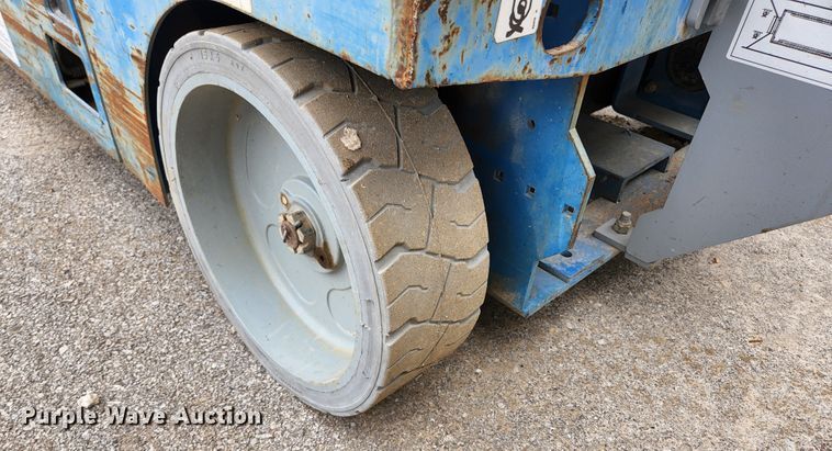 image for item KE9746 2014 Genie GS-3246  scissor lift