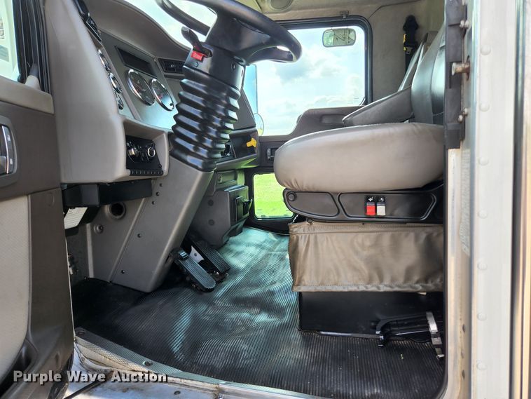 image for item KE9780 2017 Kenworth T370  flatbed truck