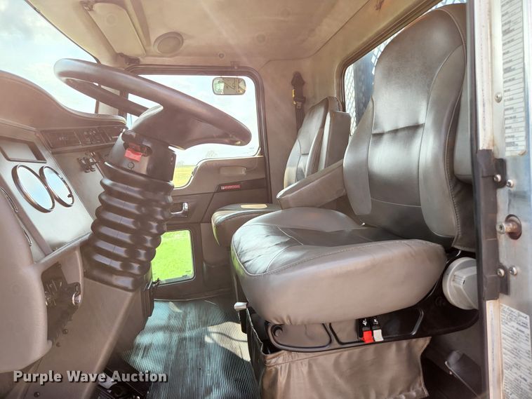 image for item KE9780 2017 Kenworth T370  flatbed truck