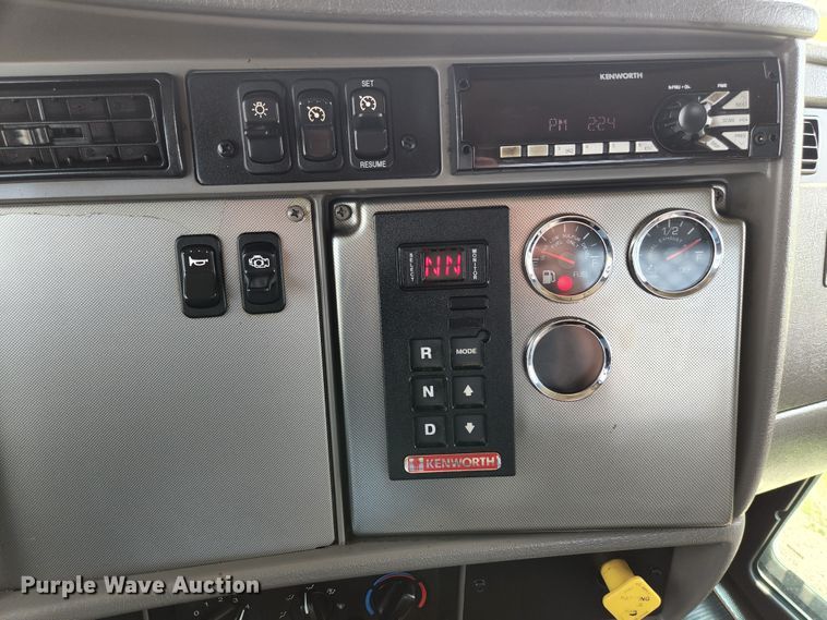 image for item KE9780 2017 Kenworth T370  flatbed truck