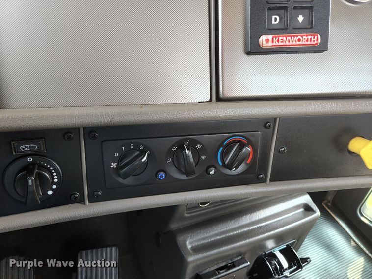 image for item KE9780 2017 Kenworth T370  flatbed truck