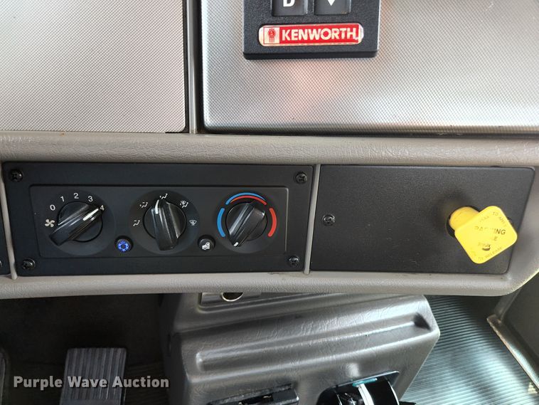 image for item KE9780 2017 Kenworth T370  flatbed truck