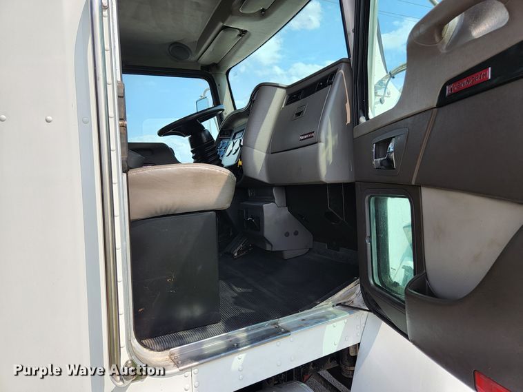 image for item KE9780 2017 Kenworth T370  flatbed truck