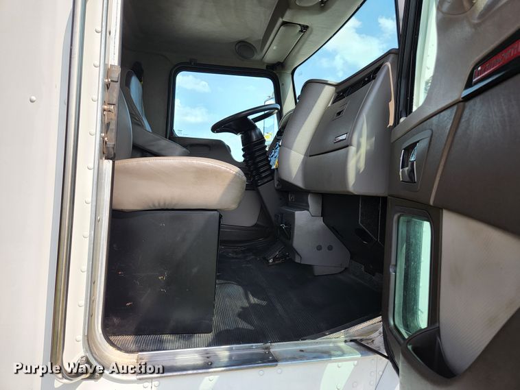 image for item KE9780 2017 Kenworth T370  flatbed truck