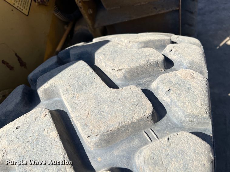 image for item KG9885 1982 Fiat-Allis FR12  wheel loader