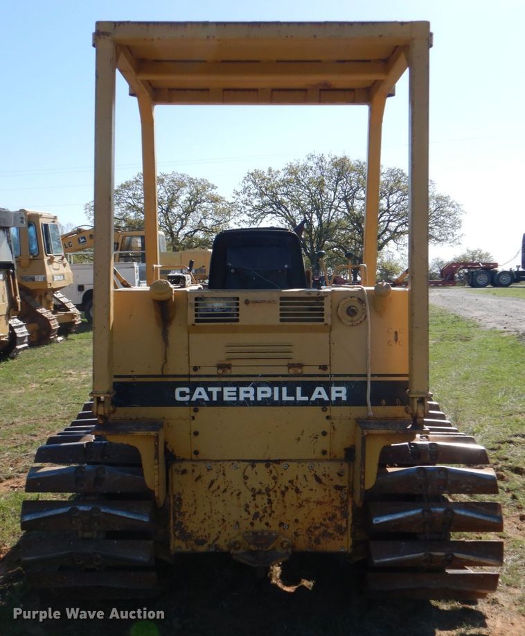 image for item KP9180 1989 Caterpillar D3C  dozer