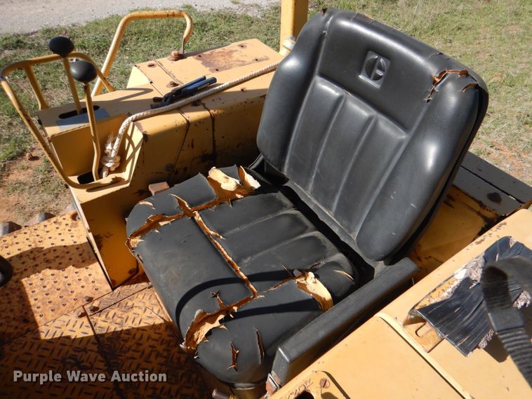 image for item KP9180 1989 Caterpillar D3C  dozer