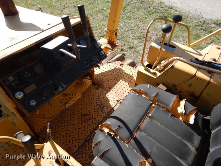 image for item KP9180 1989 Caterpillar D3C  dozer
