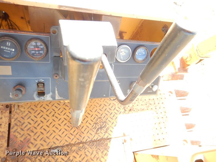 image for item KP9180 1989 Caterpillar D3C  dozer