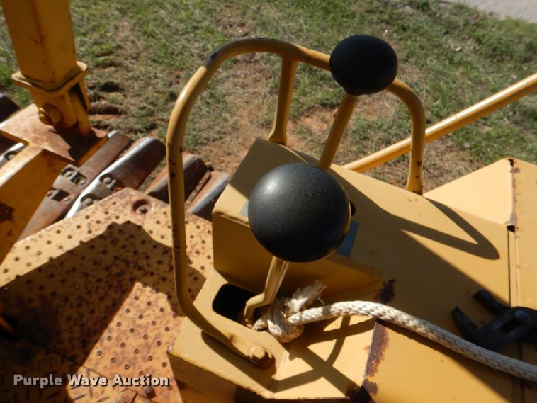 image for item KP9180 1989 Caterpillar D3C  dozer