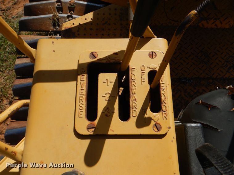 image for item KP9180 1989 Caterpillar D3C  dozer