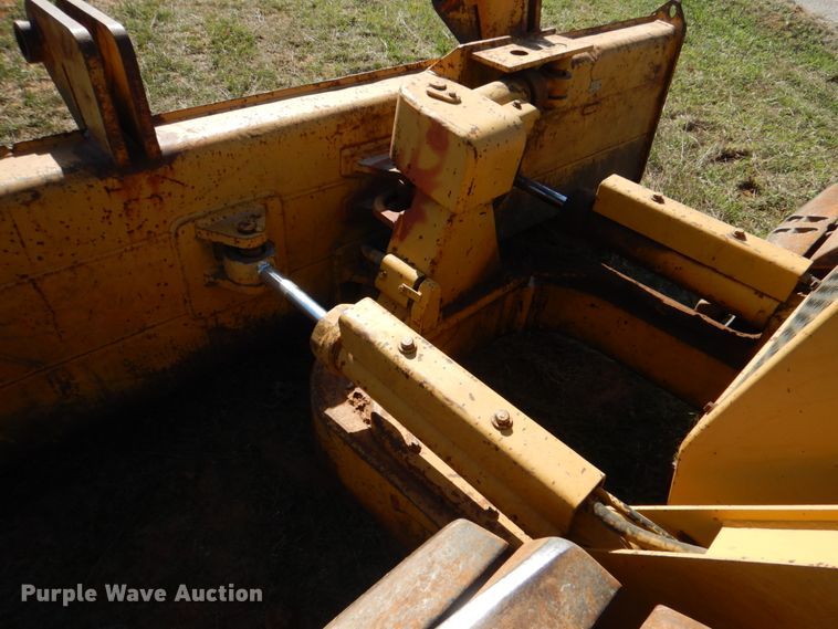 image for item KP9180 1989 Caterpillar D3C  dozer