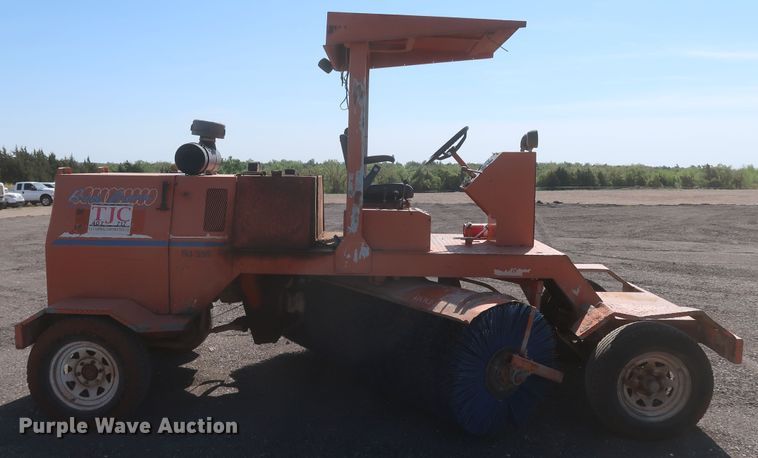 image for item KR9762 2007 Broce RJ350  broom