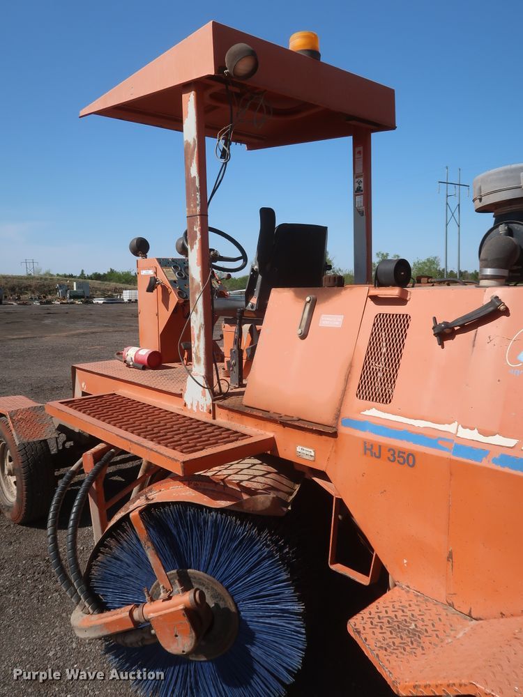 image for item KR9762 2007 Broce RJ350  broom