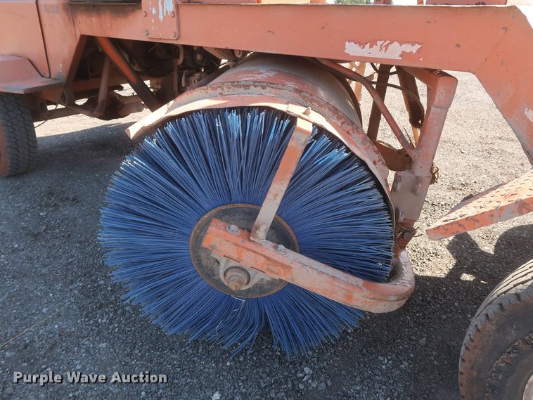 image for item KR9762 2007 Broce RJ350  broom