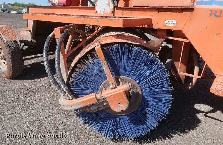 image for item KR9762 2007 Broce RJ350  broom