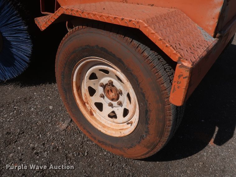 image for item KR9762 2007 Broce RJ350  broom