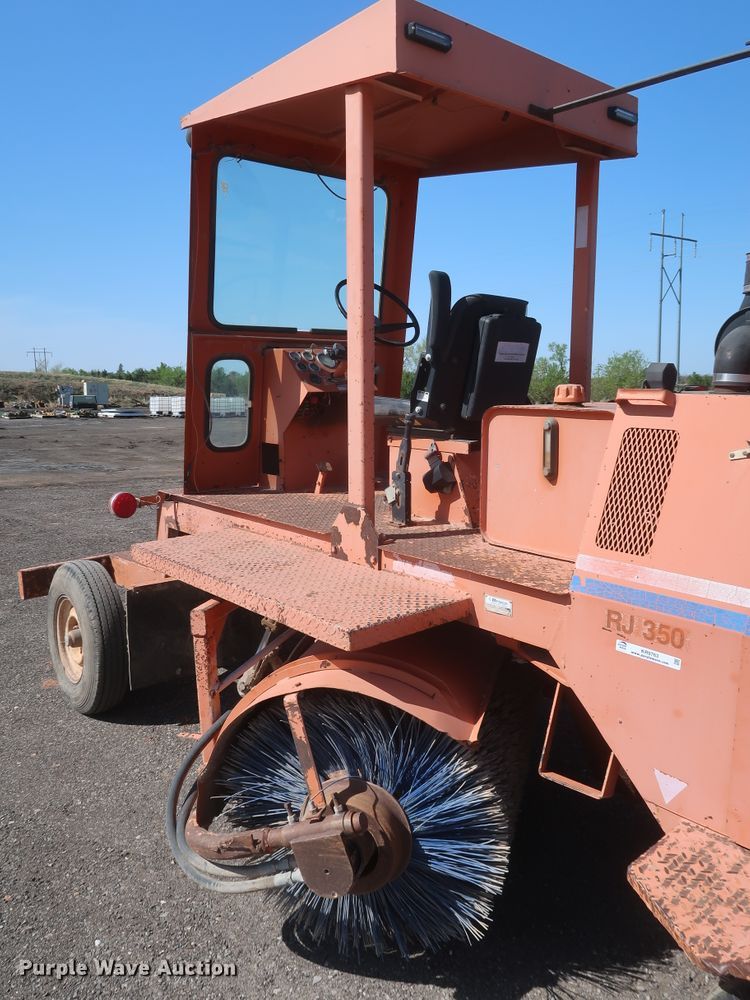 image for item KR9763 2001 Broce RJ350  broom