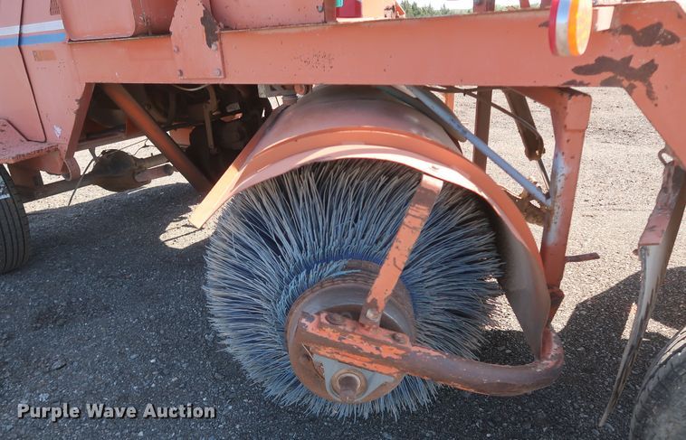 image for item KR9763 2001 Broce RJ350  broom