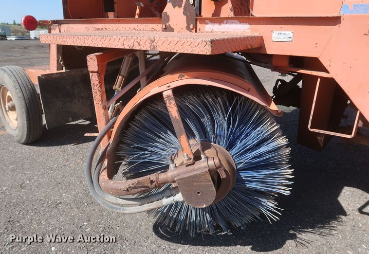 image for item KR9763 2001 Broce RJ350  broom