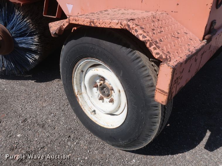 image for item KR9763 2001 Broce RJ350  broom