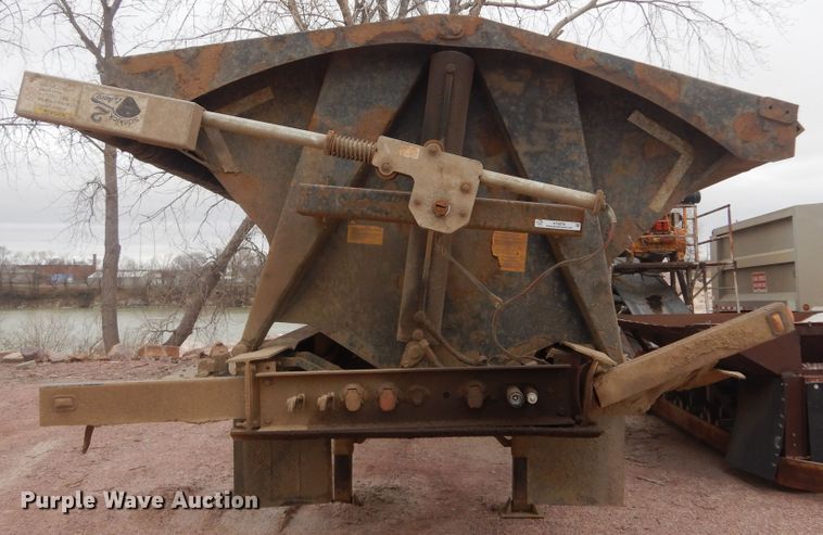 image for item KT9076 2007 Side Dump Industries  side dump trailer