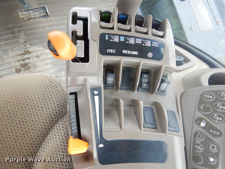 image for item KT9087 2013 John Deere 9560R  Scraper Special 4WD tractor