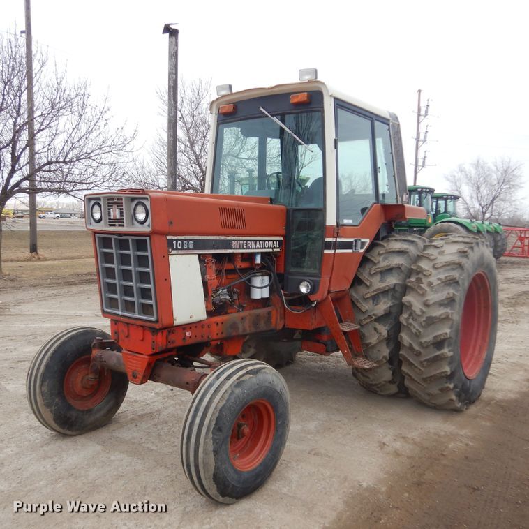 image for item KT9089 International 1086  tractor