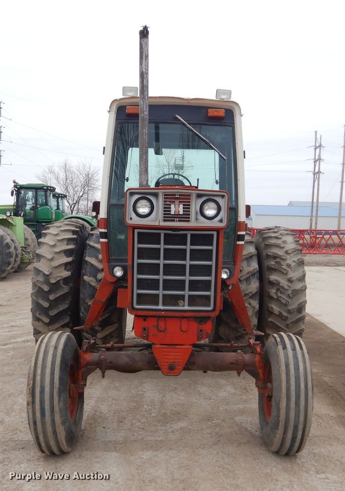 image for item KT9089 International 1086  tractor