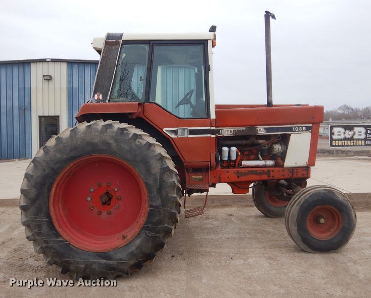 image for item KT9089 International 1086  tractor
