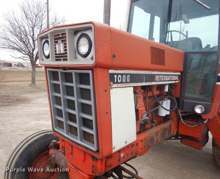 image for item KT9089 International 1086  tractor